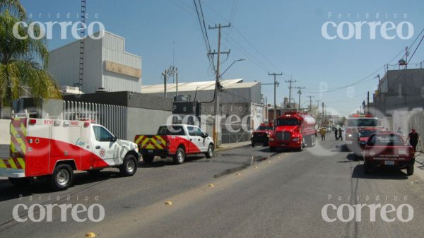 Incendio en fábrica de adhesivos provoca pérdidas millonarias en León