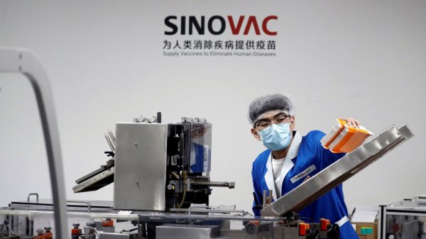 China aprueba comercializar vacuna Sinovac contra Covid-19