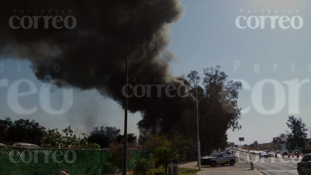 Se incendia terreno detrás del Hospital General, bomberos pudieron controlar el fuego