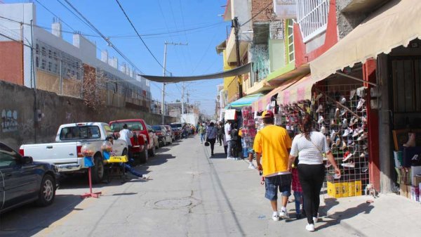 Incremento de puestos en la vía pública en Silao provoca aglomeraciones