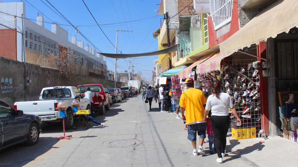 Incremento de puestos en la vía pública en Silao provoca aglomeraciones