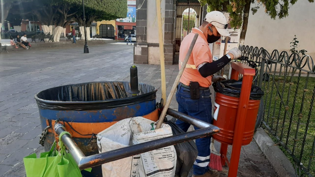 Tiran dos bebés recién nacidos en un cesto de basura del centro de Acámbaro