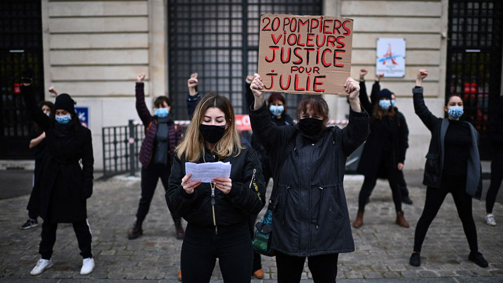 Indigna violación de una menor edad en Francia por 20 bomberos