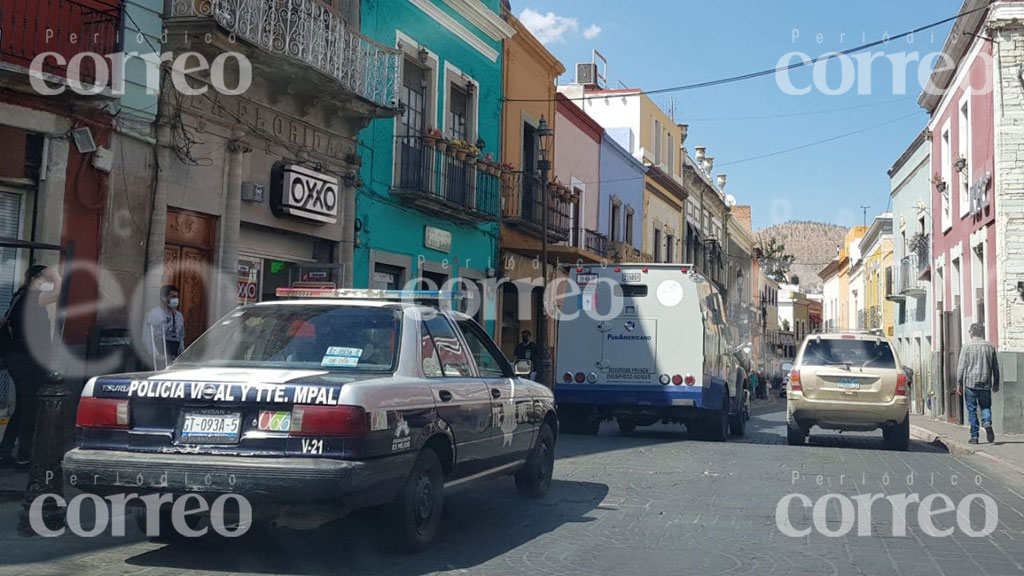 Golpea a su exnovia en plena vía pública e intenta escapar