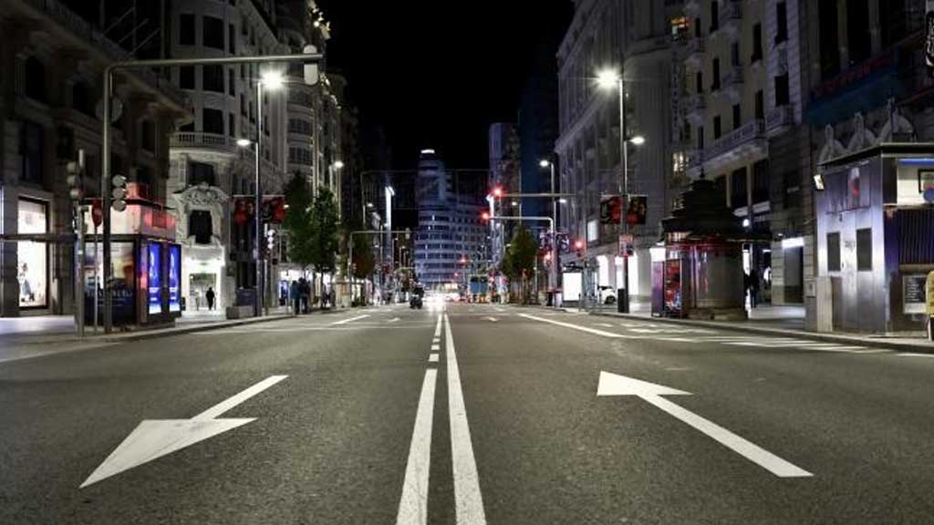 Madrid mantiene toque de queda a las 10 pm y cierre de bares a las 9 pm una semana