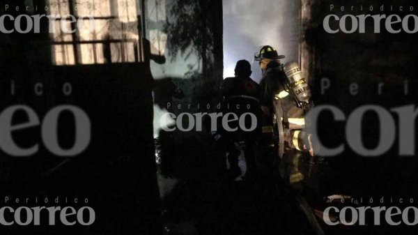 ¡ABUELITO SE SALVA DE MILAGRO! alcanza a salir de su casa cuando ésta ardía en llamas