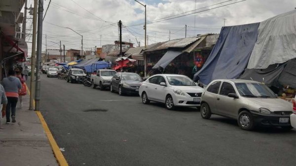 Regresan comerciantes a la calle aledaña del mercado “Tomasa Esteves”