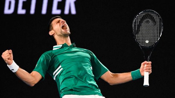 Gana pese a lesión: Djokovic avanza en el abierto de Australia