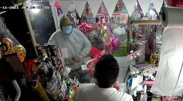 VIDEO: Captan asalto armado a una papelería en Celaya