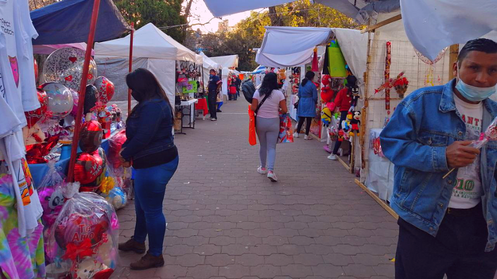 Comerciantes esperan aumentar sus ventas el día de San Valentín