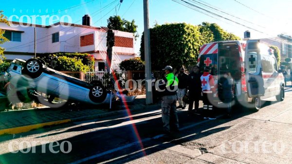 Auto y camioneta se impactan en la Bellavista; dos resultan lesionados