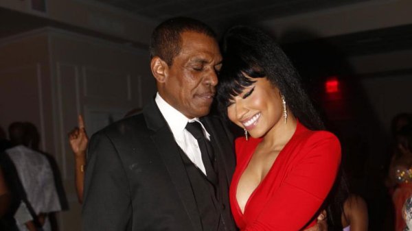 Padre de Nicki Minaj muere atropellado; conductor se fuga