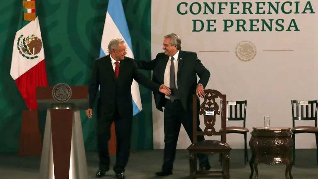 Alberto Fernández llega a Palacio Nacional para reunirse con López Obrador