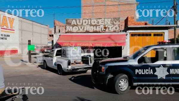 Ejecutan a dos hombres dentro de un negocio en San José Iturbide