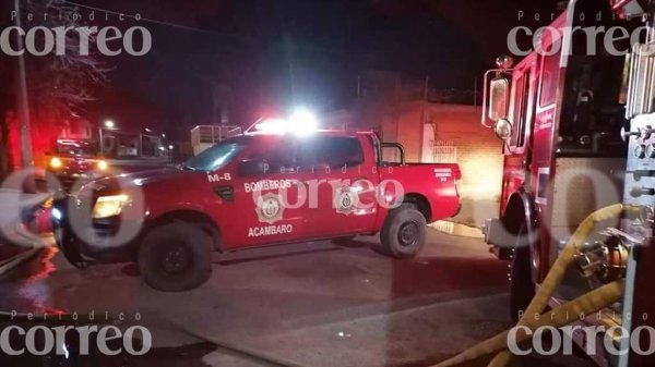 Reportan fuerte incendio en una recicladora de Acámbaro