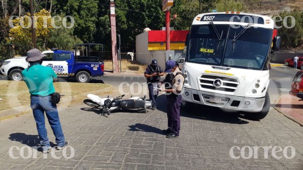 Flecha Amarrilla atropella a empleado de Simapag en San Javier