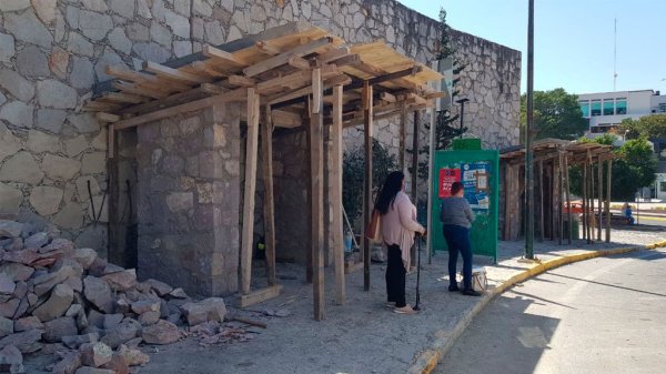 Construyen 10 paraderos de camiones en la Capital