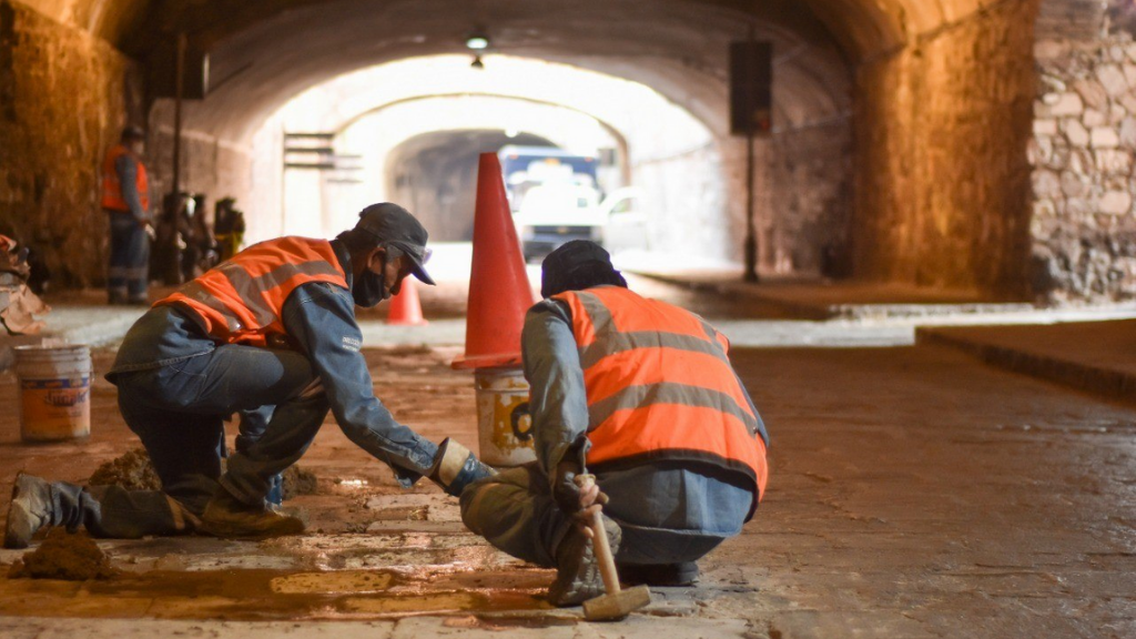 Reparan baches en zona sur de la Capital