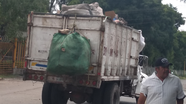 Denuncian a CARBA por deber 4 meses de sueldos a recolectores de basura en Salamanca