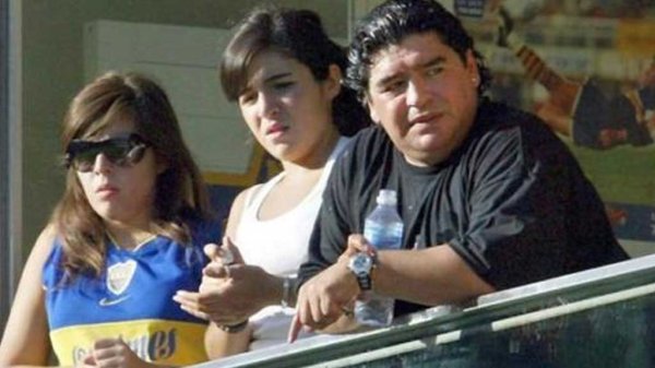 Citan a las hijas de Maradona para prestar declaración testimonial por su muerte