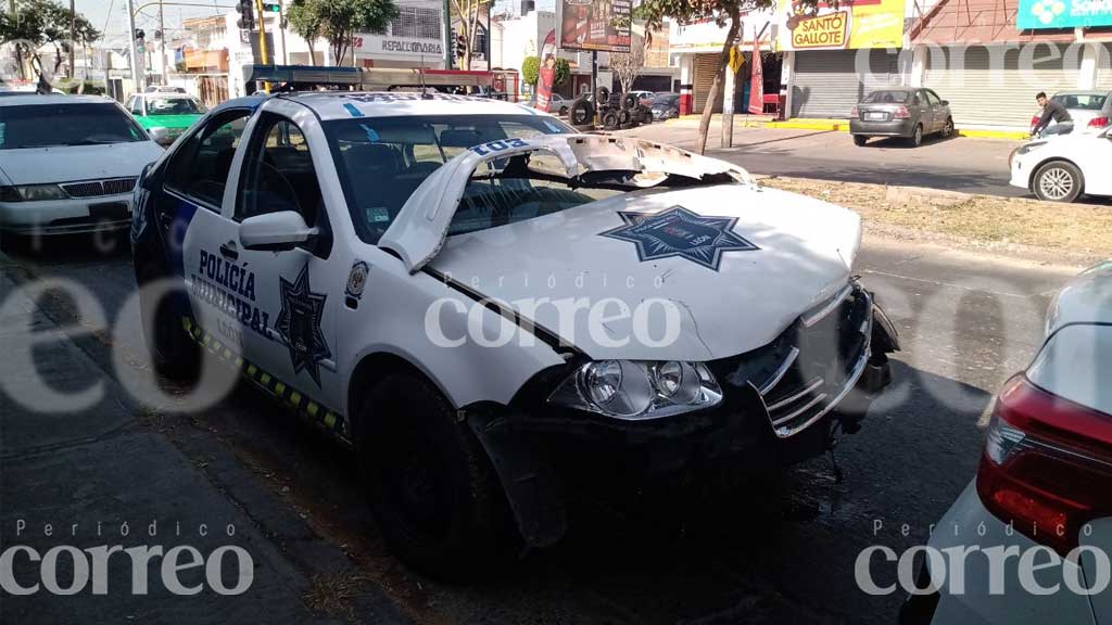 El choque de una patrulla dejó lesionados a dos policías y un menor de edad