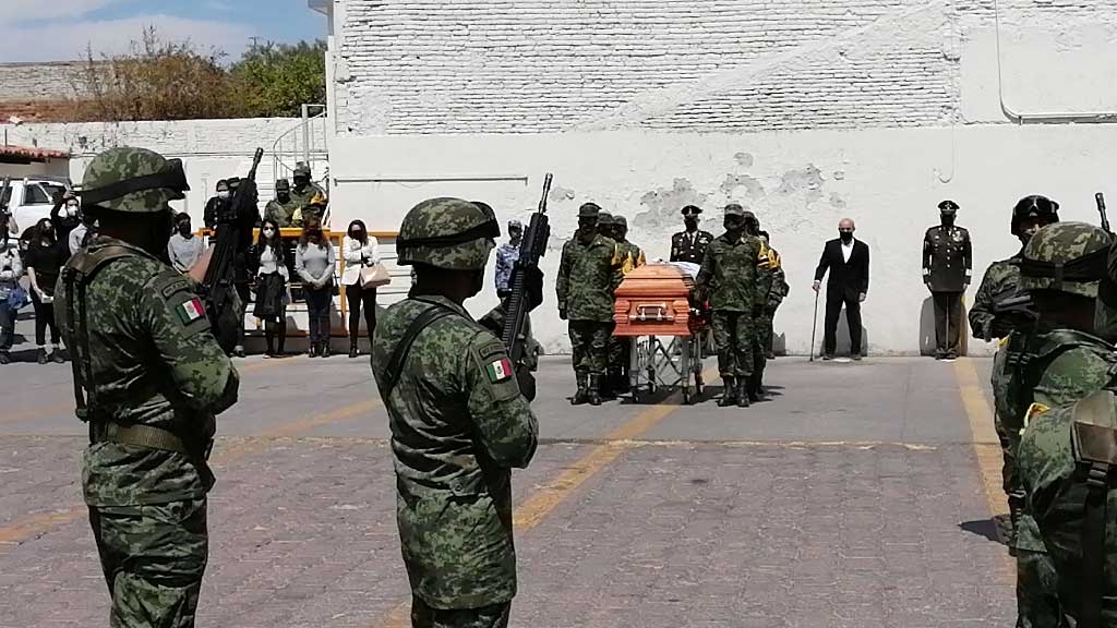 Despiden a Piloto Aviador celayense tras desplomarse el avión en el que viajaba