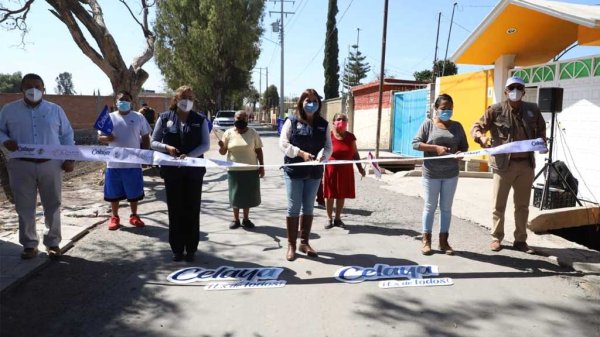 Entrega Elvira Paniagua ampliación de red eléctrica en Tres Puentes