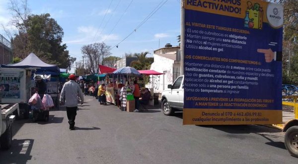 Luchan con comercio informal en tianguis