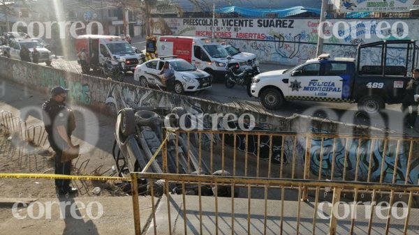 Video: Vuelca patrulla en León tras persecución de ladrones fallida