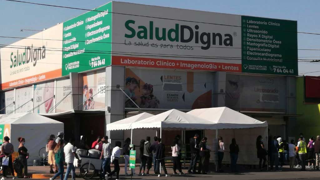 Informan baja en la demanda de las pruebas PCR, pero laboratorio muestra largas filas