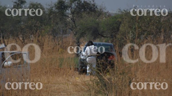 En auto abandonado en León, dan con hombre asesinado a balazos