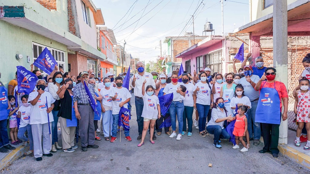 Se compromete Issac Piña con salmantinos de la zona norte