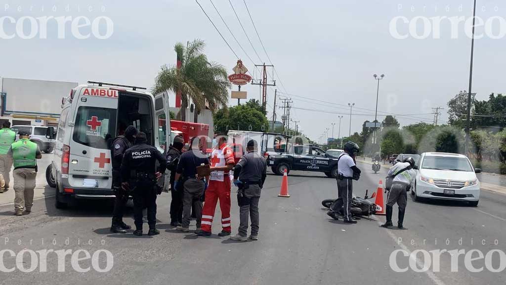 Por descuido, patrulla atropella a un motociclista en Celaya