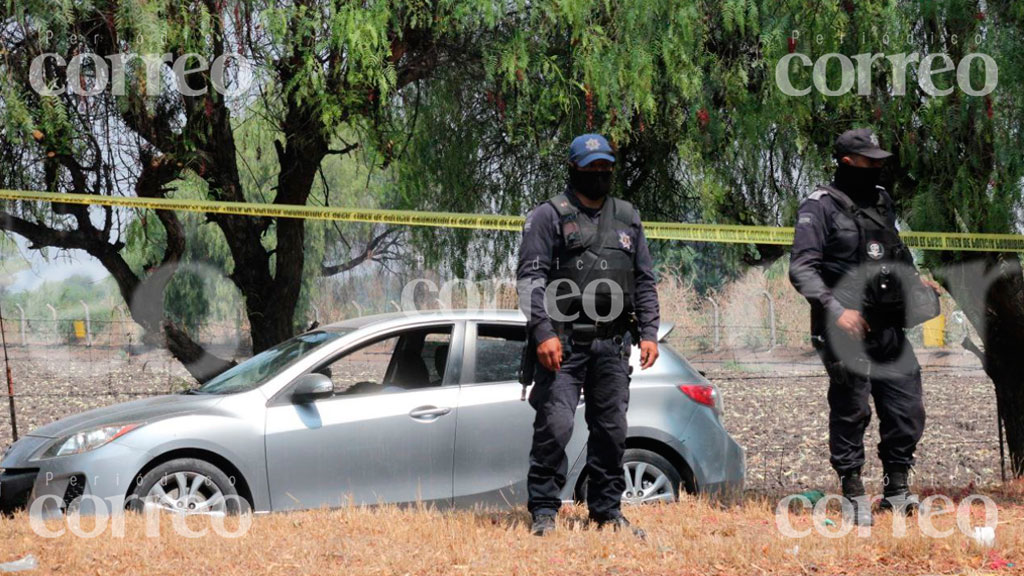 Conductor queda destrozado en su auto tras brutal ataque armado en Villagrán