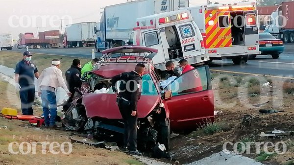 Familia vuelca en San José Iturbide; hay cinco heridos, tres son menores