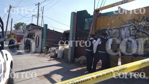 Encuentran cadáver dentro de un bote en una finca abandonada de Irapuato