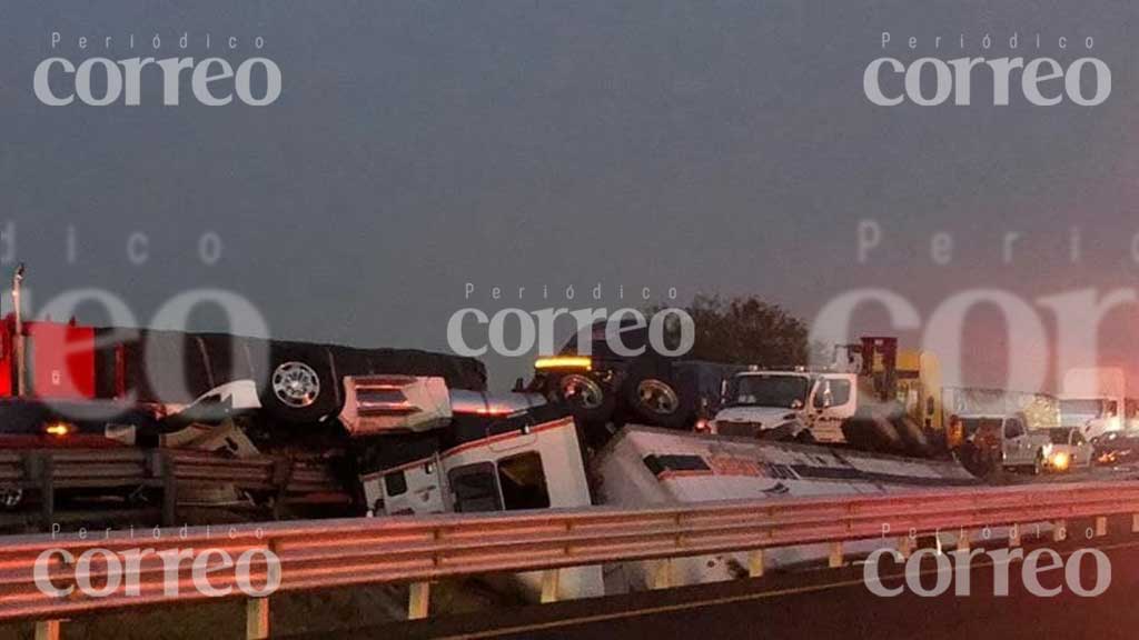 Accidentes simultáneos en la Querétaro-Celaya produce intenso tráfico