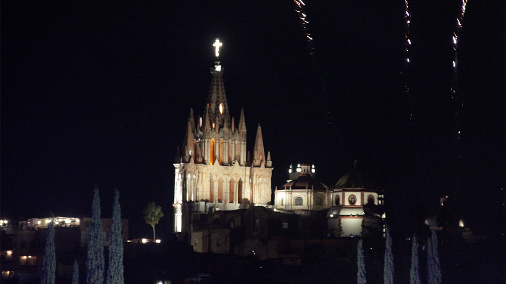 Por cambio de semáforo, permitirán aforo del 75% en bares de San Miguel de Allende