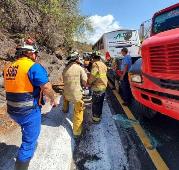 Accidente en carretera Noria Alta-Marfil deja dos lesionados y provoca embotellamiento