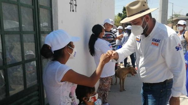 Para reconocer a las mamás, Isaac Piña afirma que en su gobierno habrá oportunidades para todas