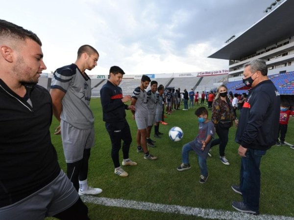 Pequeños aficionados a la Trinca le desean suerte a su equipo para la final