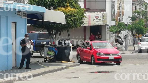 Atacan a pareja en puesto de quesadillas en León; el hombre murió