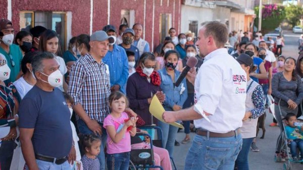 Lorenzo Chávez promete seguridad a habitantes de Casacuarán en Yuriria