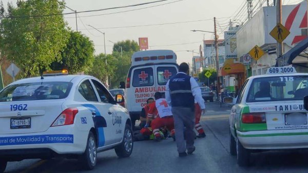 Video. Ciclista sale proyectado tras ser arrollado en Celaya