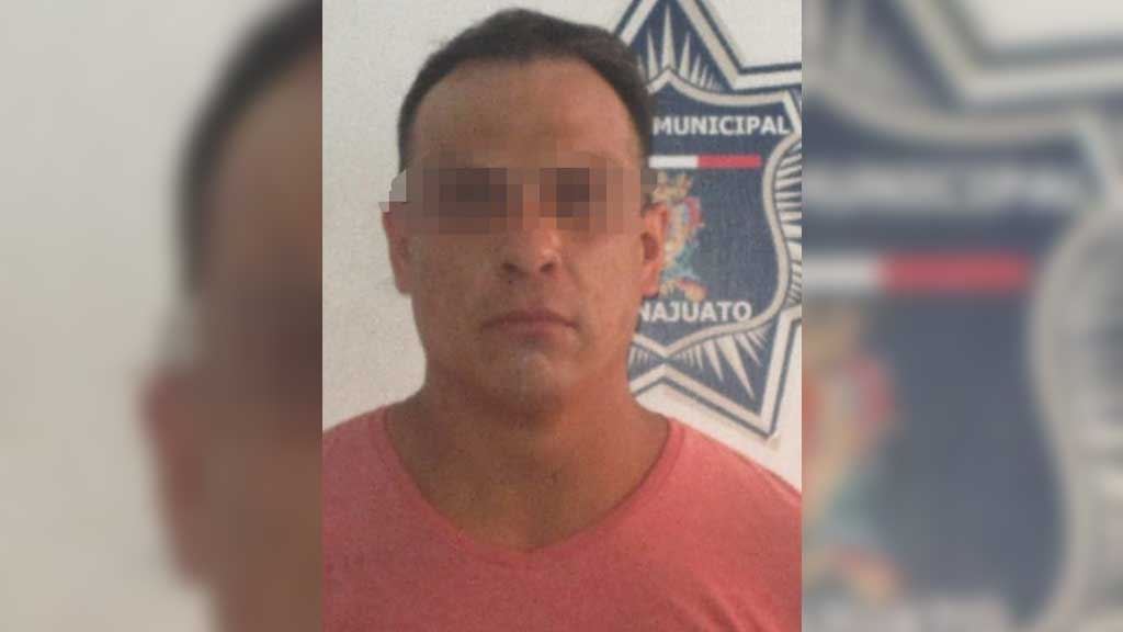 Detienen a hombre en Guanajuato capital por tocarse lascivamente en su coche