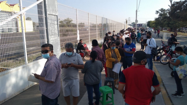 Avanza aplicación de vacuna antiCOVID para embarazadas y de 50 y más en Irapuato