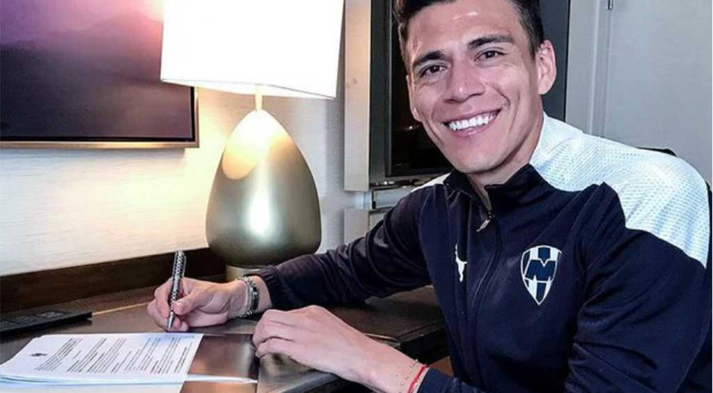 Rayados firma a Héctor Moreno