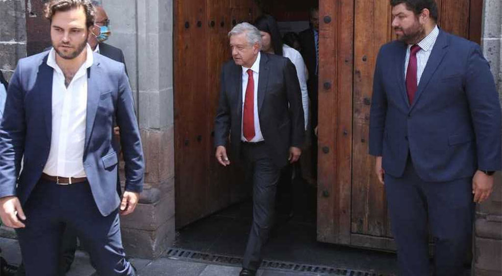 AMLO promete a empresarios que no habrá más impuestos