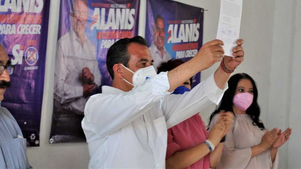 Alejandro Alanís es acreditado como alcalde reelecto en Valle De Santiago