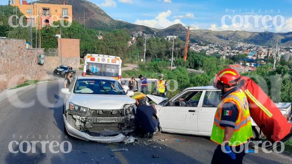 Choque entre autos deja seis lesionados en la Guanajuato- Dolores